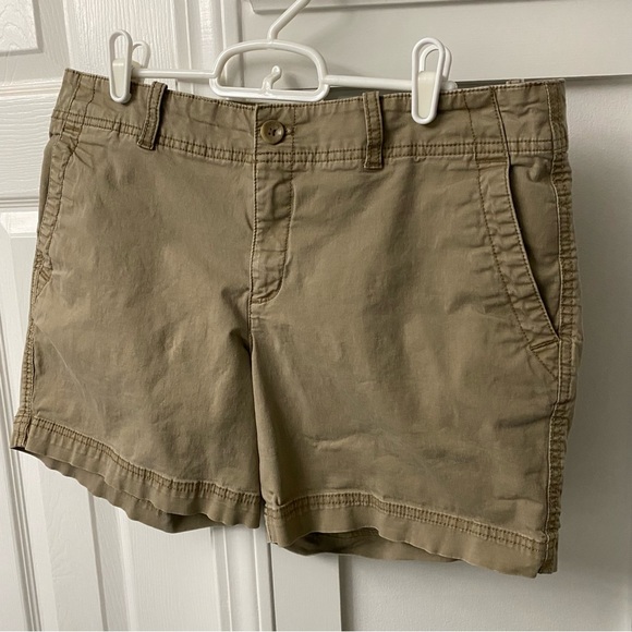 Eddie Bauer Chino Camp Shorts in Tan size 10 - Picture 1 of 3